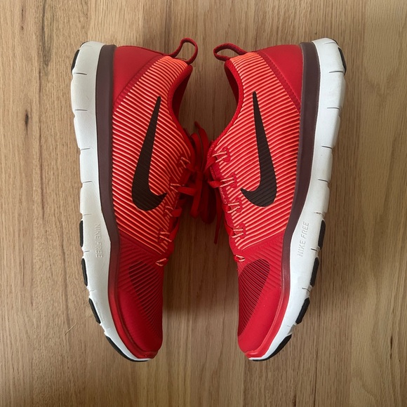 Nike Crimson and Black Running Shoes - Picture 1 of 4